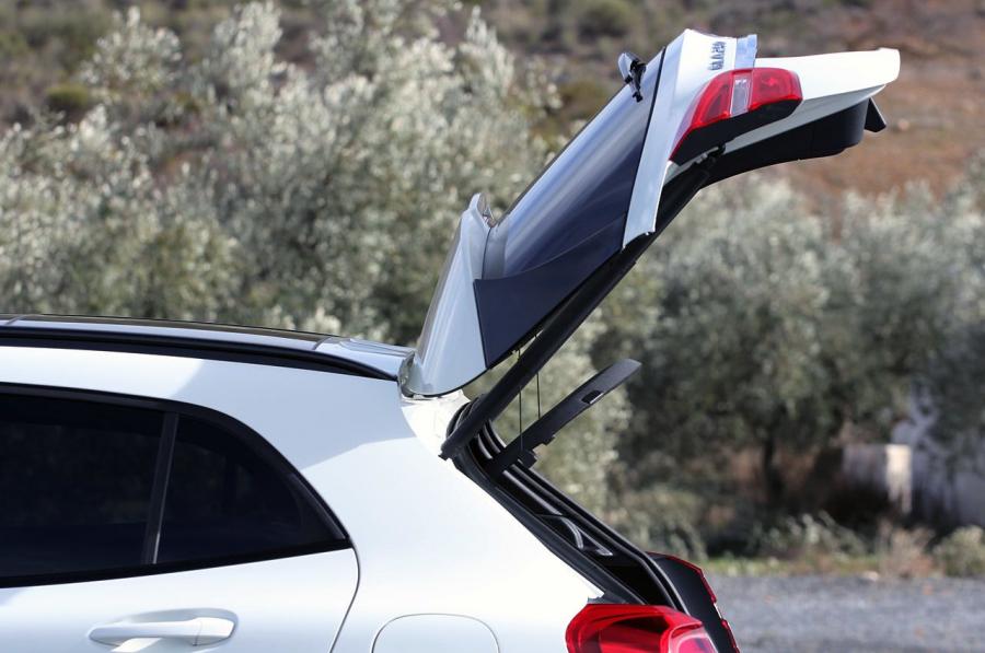  Mercedes-Benz GLA250 4Matic 2014 года  (фото 28 из 60)
